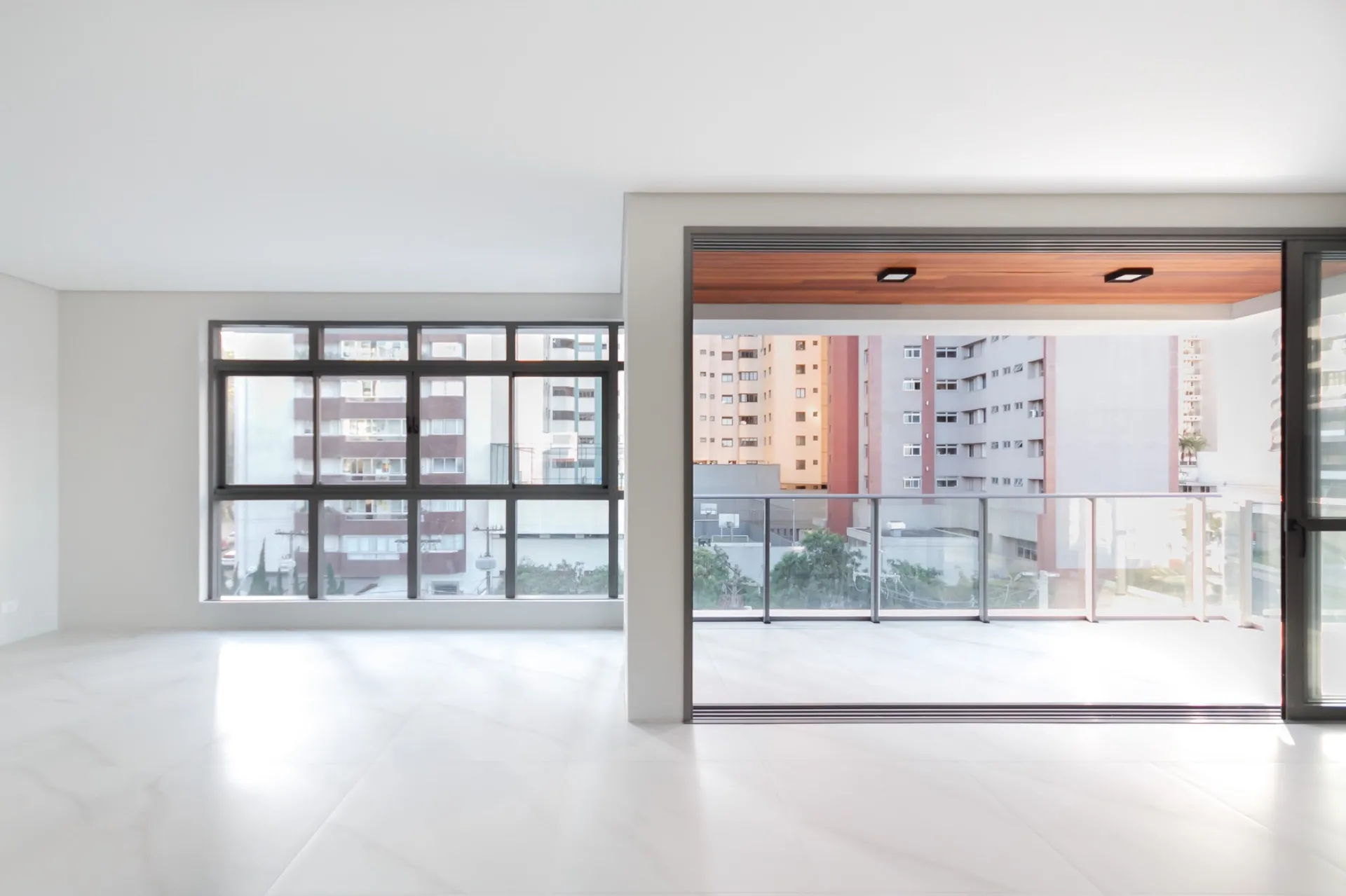 Apartamento de 3 Suítes à Venda no Edifício Mirage Silva Jardim | Batel  Curitiba — foto 3
