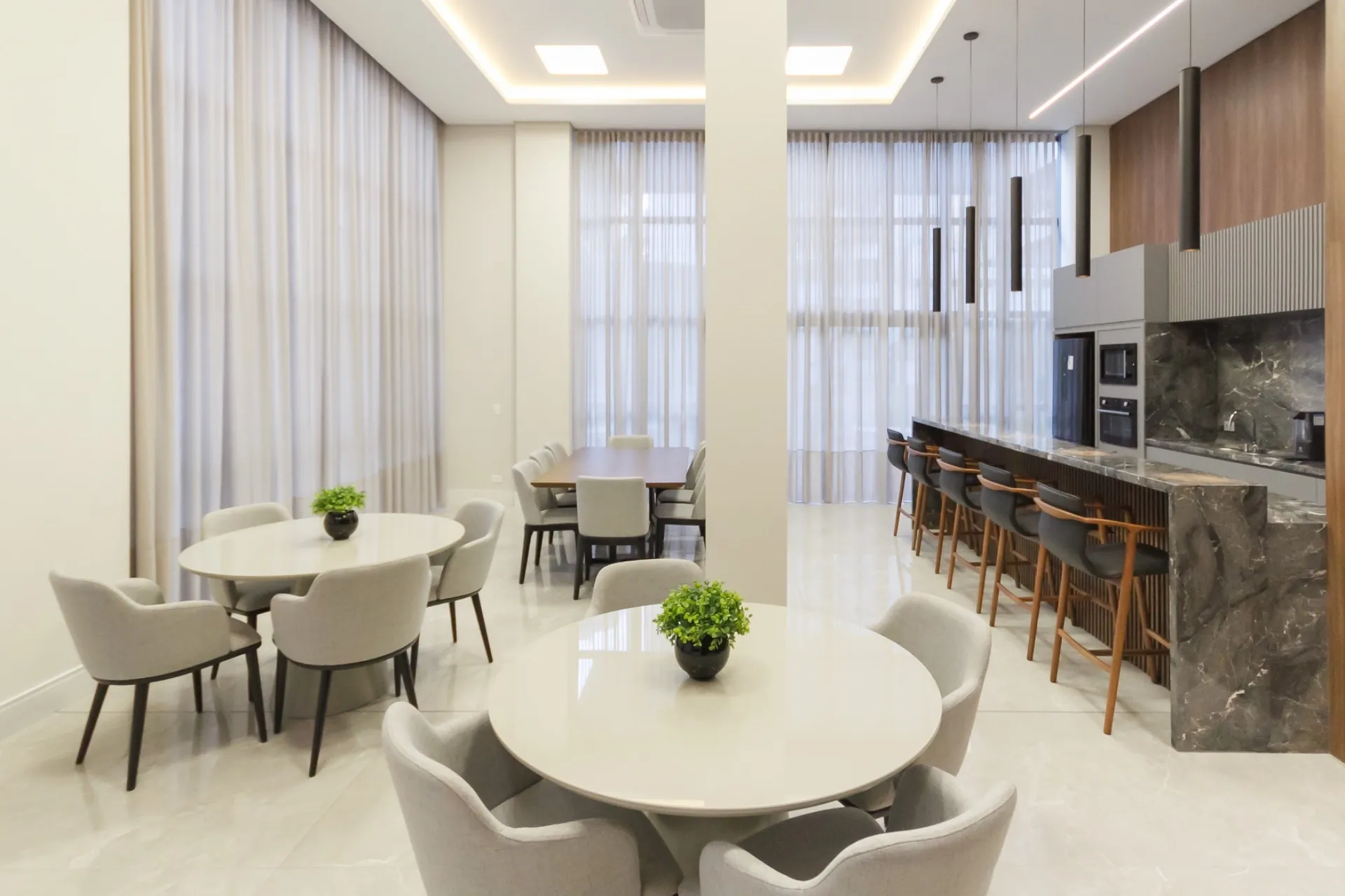Apartamento de 3 Suítes à Venda no Edifício Mirage Silva Jardim | Batel  Curitiba — foto 26