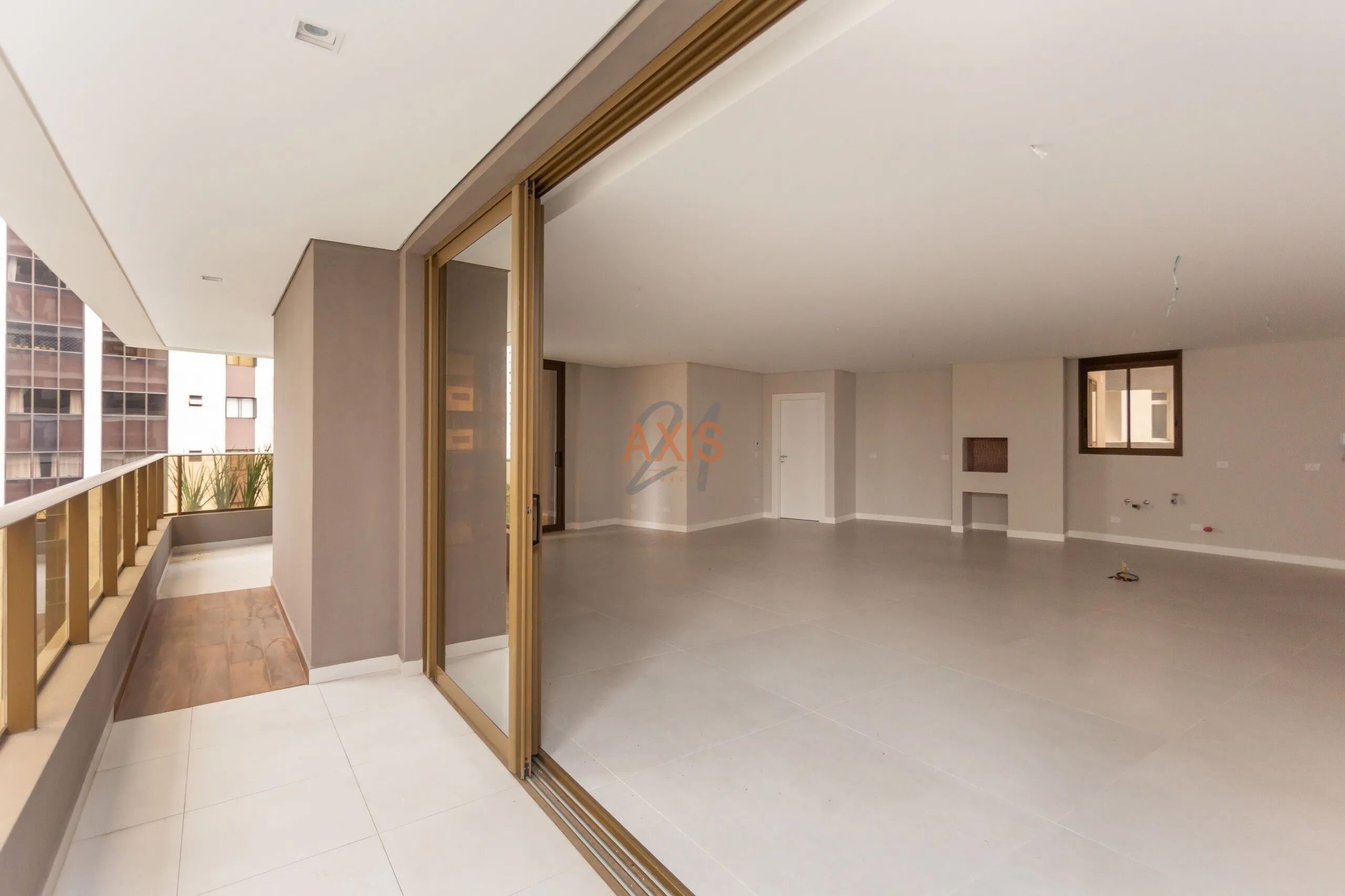 Apartamento de 3 Suítes à Venda no Edifício Carmen | Água Verde Curitiba — foto 5
