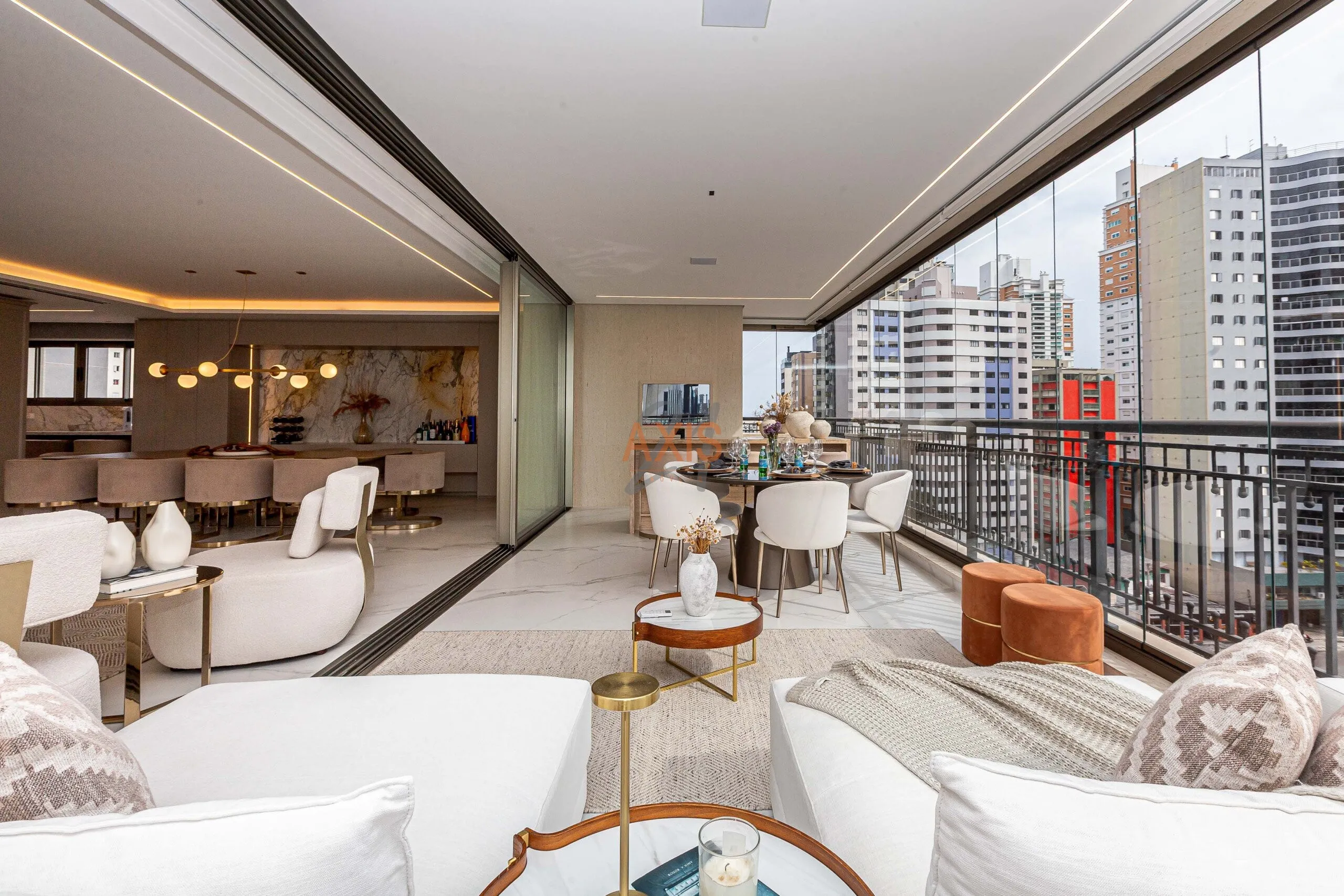 Apartamento de 3 Suítes à Venda no Edifício Rio Rhone | Batel  Curitiba — foto 2