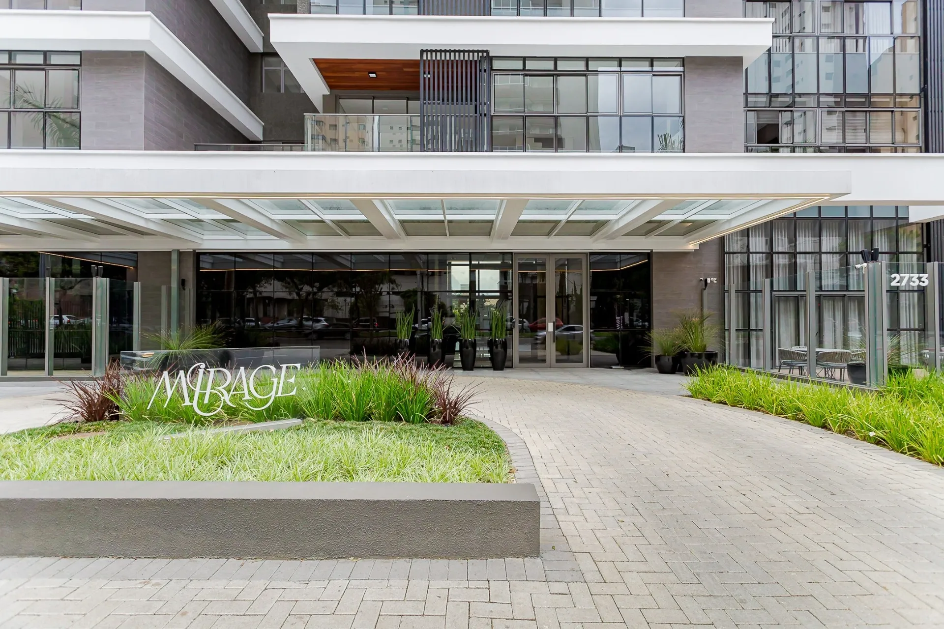 Apartamento de 3 Suítes  à Venda no Edifício Mirage Silva Jardim | Batel Curitiba — foto 1