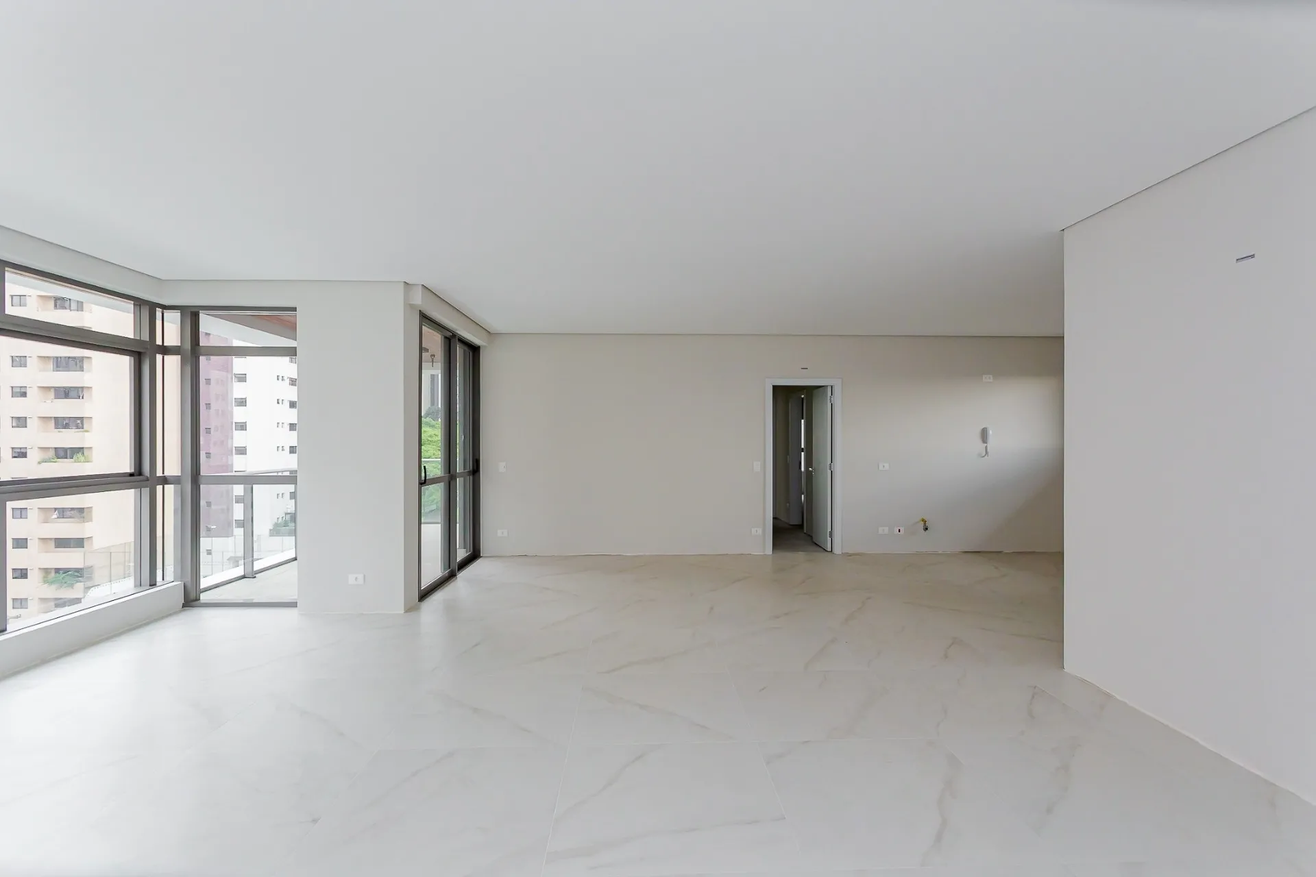 Apartamento de 3 Suítes  à Venda no Edifício Mirage Silva Jardim | Batel Curitiba — foto 4