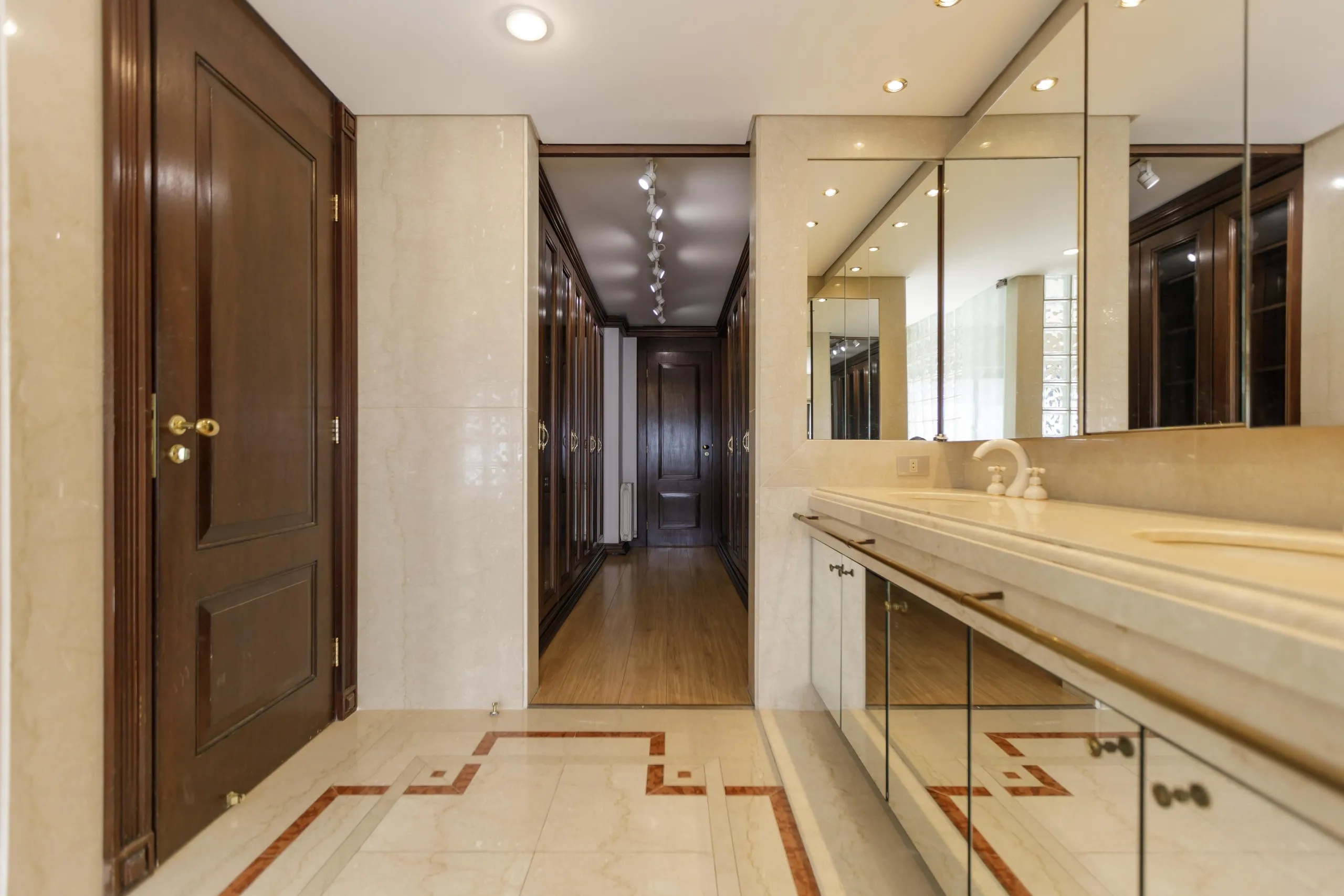 Casa  de 4 Suítes à Venda no Condomínio Village Saint Moritz |  Santa Felicidade  Curitiba — foto 38