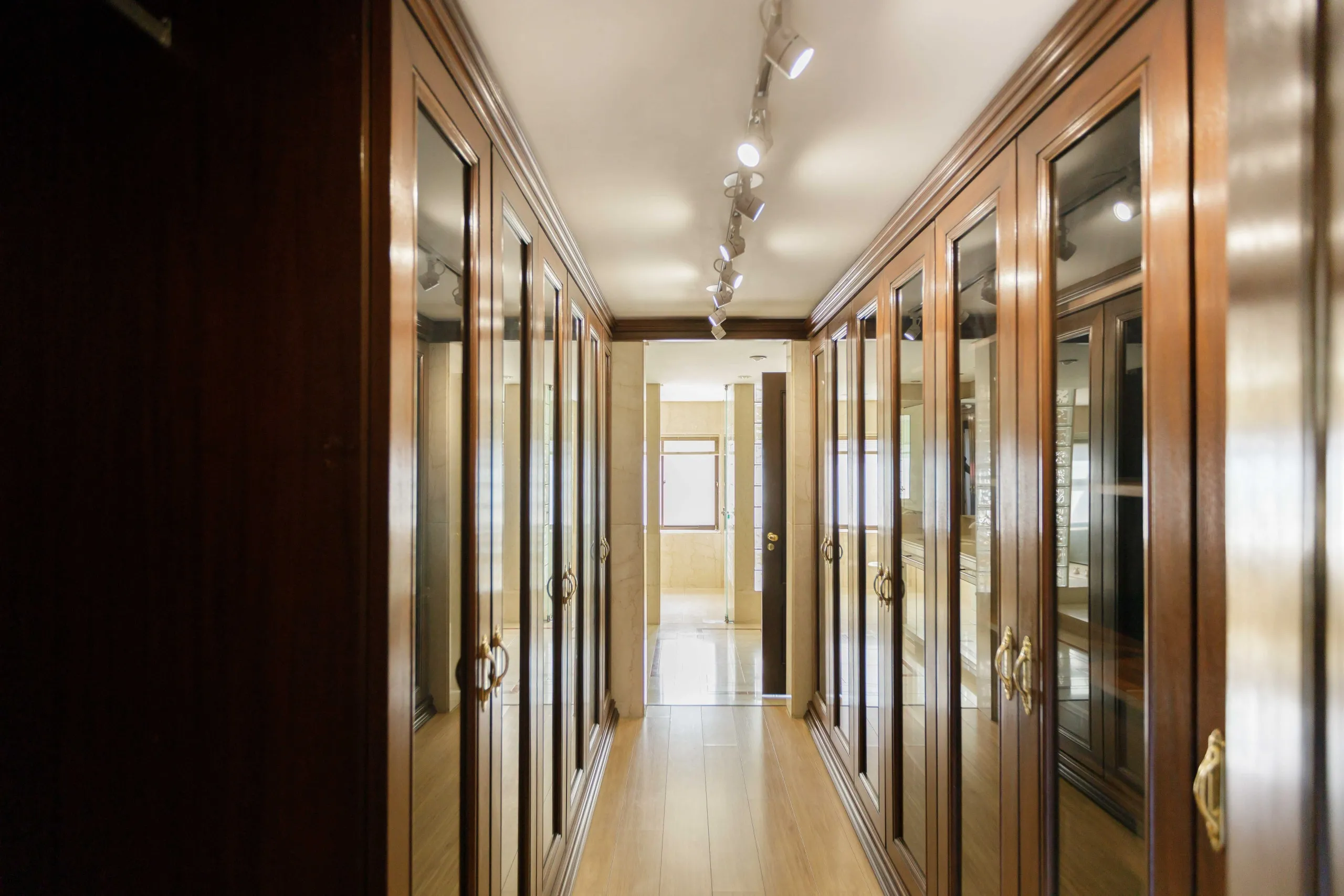 Casa  de 4 Suítes à Venda no Condomínio Village Saint Moritz |  Santa Felicidade  Curitiba — foto 37