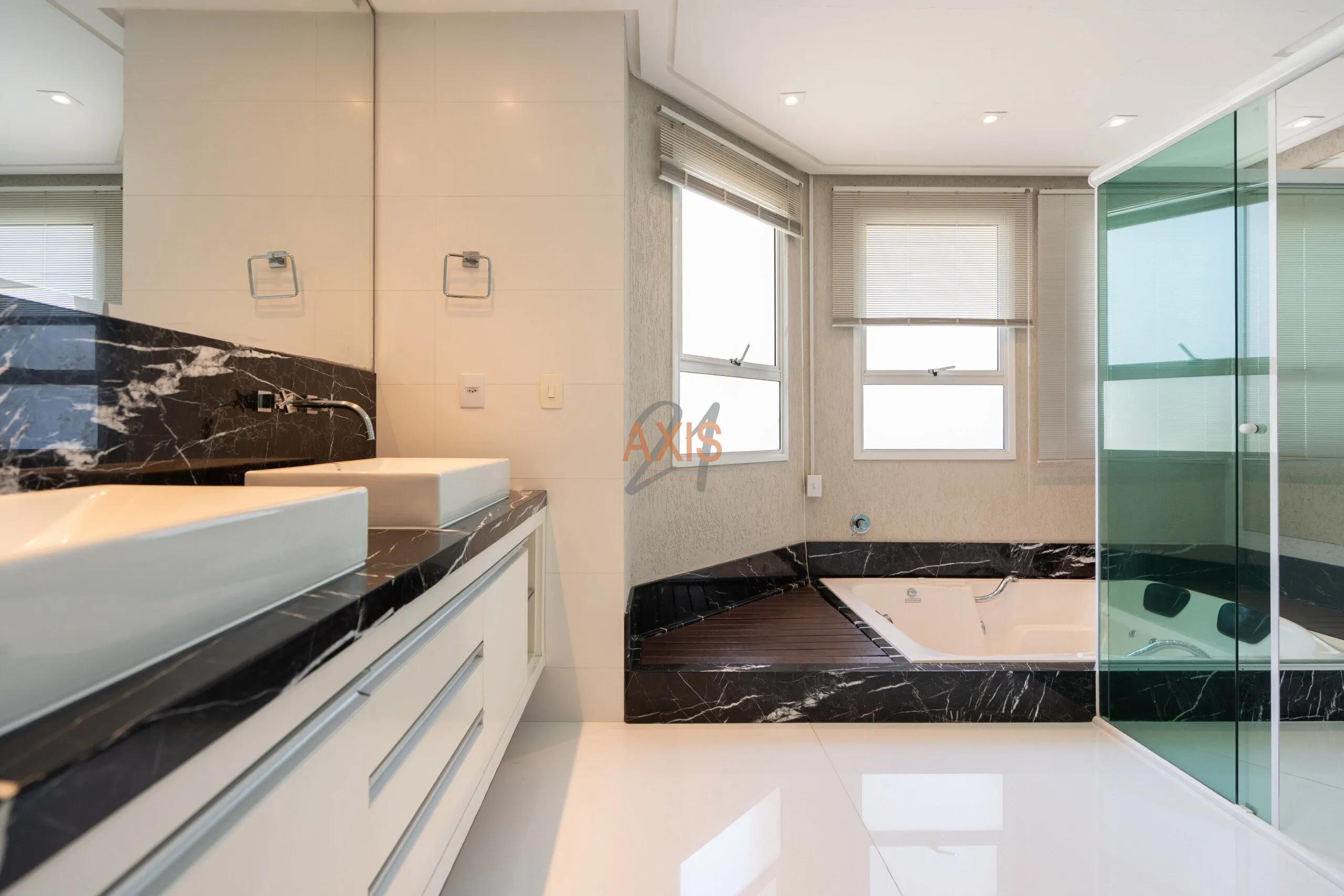 Casa de 4 Suítes à Venda no Green Valley Condominium | Santa Felicidade  Curitiba — foto 35