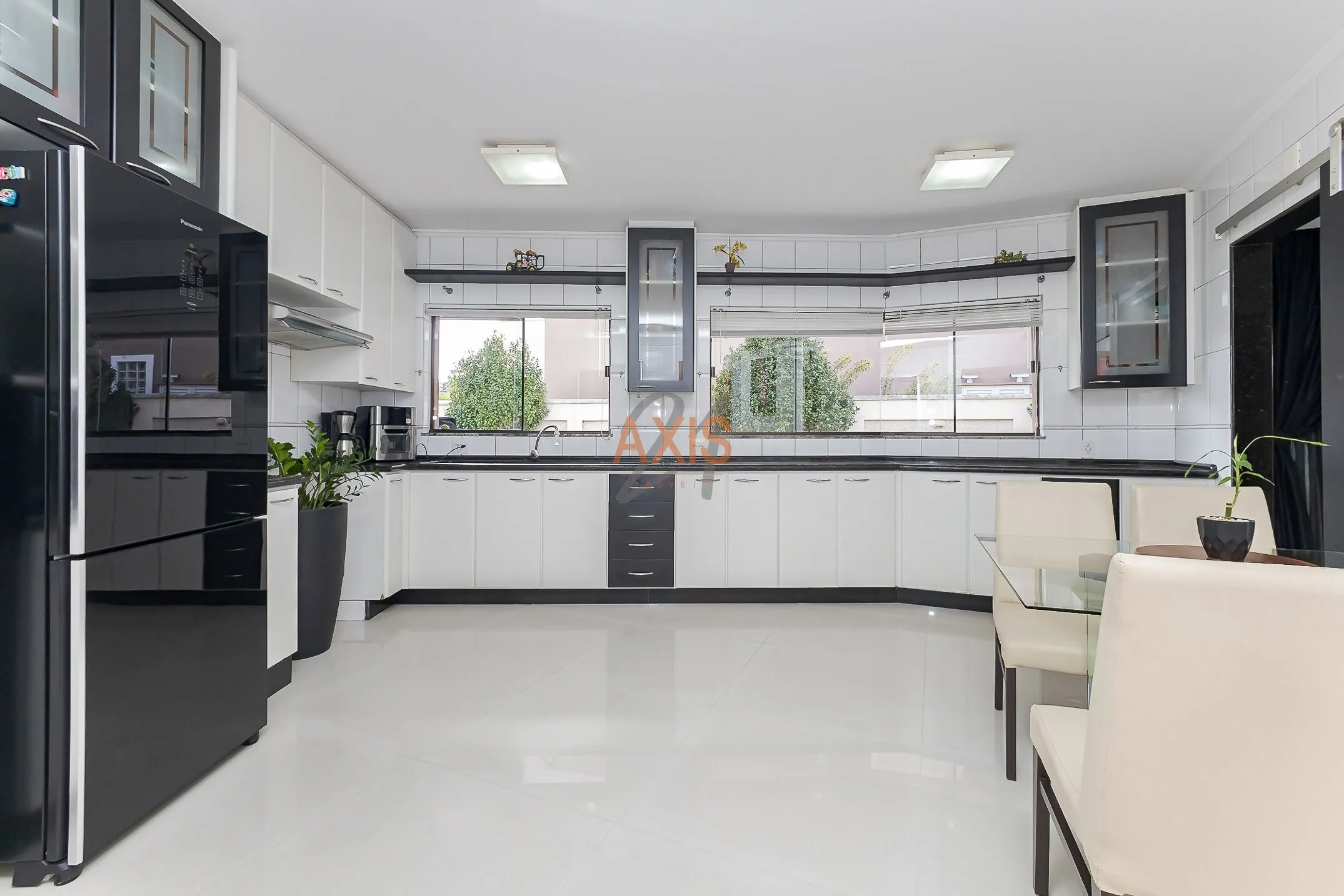 Casa de 5 Suítes à Venda no Condomínio Tirol das Torres |  Uberaba Curitiba — foto 4