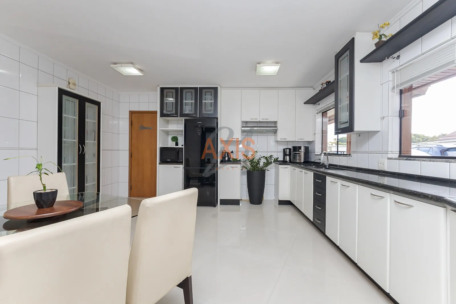 Casa de 5 Suítes à Venda no Condomínio Tirol das Torres |  Uberaba Curitiba — foto 6