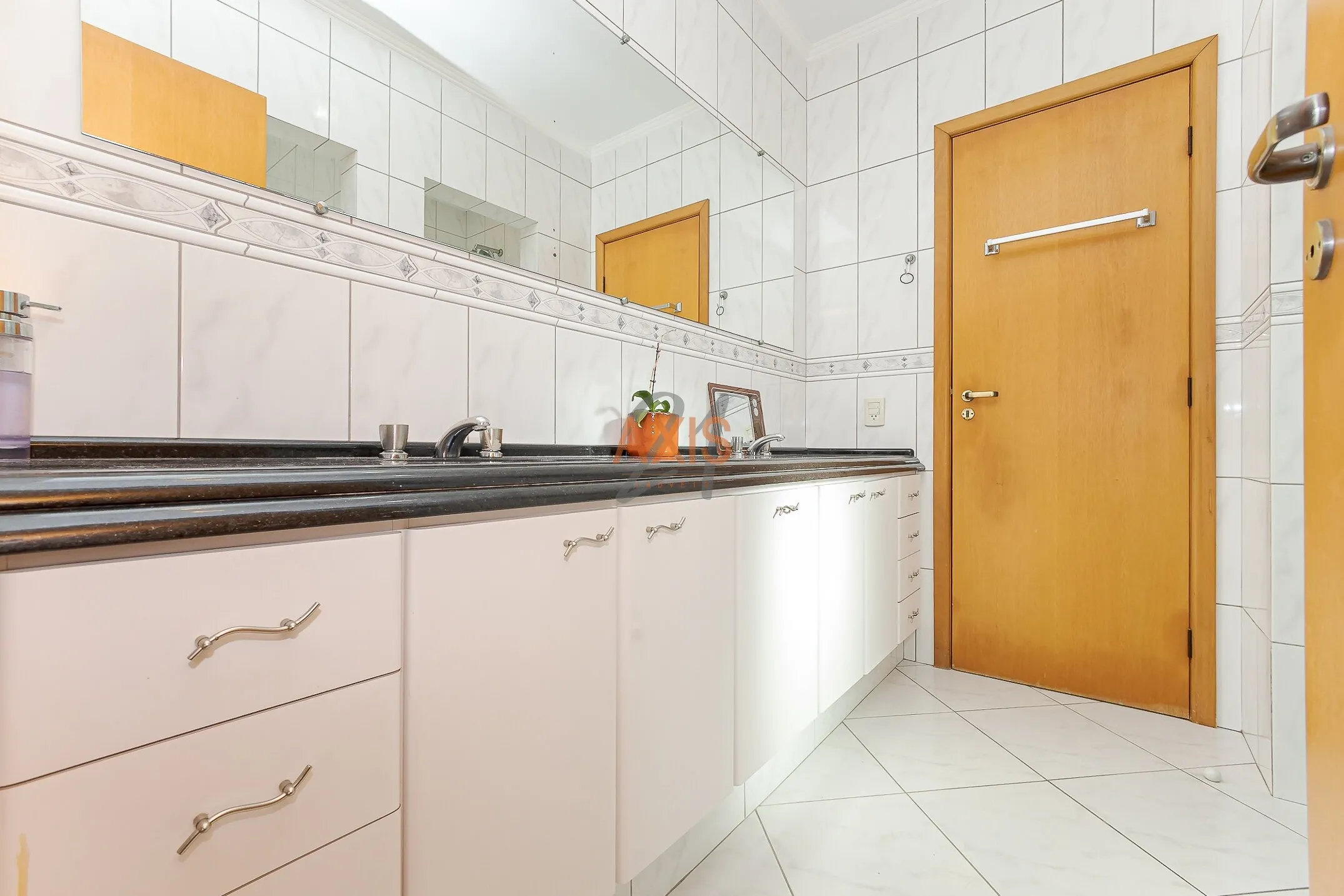 Casa de 5 Suítes à Venda no Condomínio Tirol das Torres |  Uberaba Curitiba — foto 17