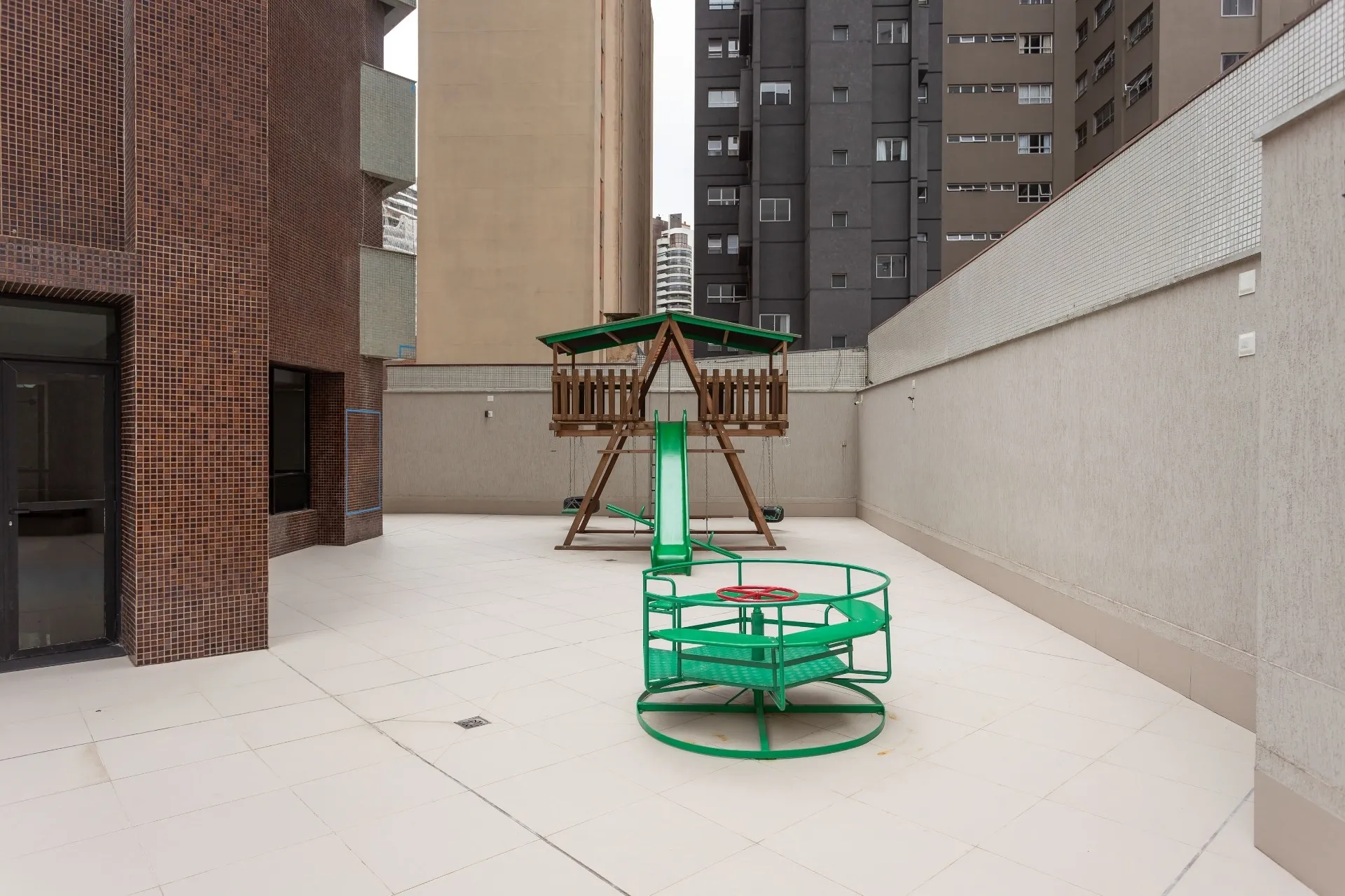 Apartamento de 4 Quartos à Venda no Edifício Wimbledon Park | Água Verde  Curitiba — foto 43