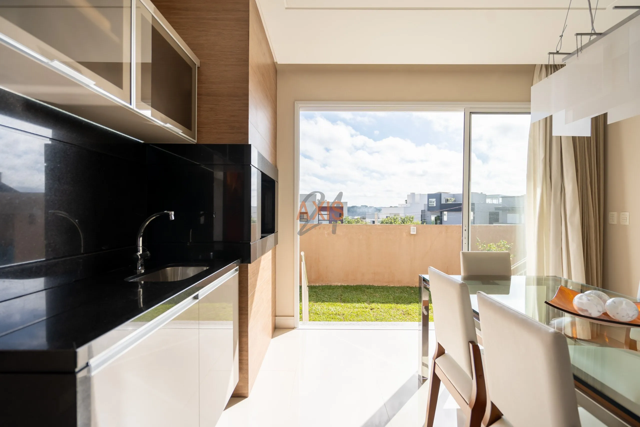 Casa de 4 Suítes à Venda no Condomínio Green Village Park  | Santa Felicidade Curitiba — foto 1