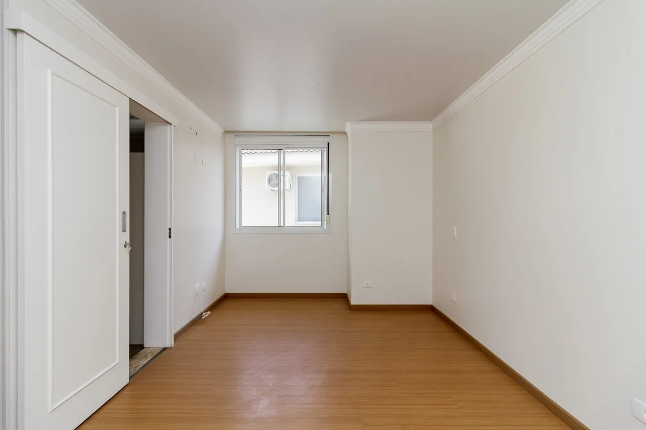 Casa de 4 Quartos à Venda no Condomínio Four Seasons Residence | Santa Felicidade  Curitiba — foto 28
