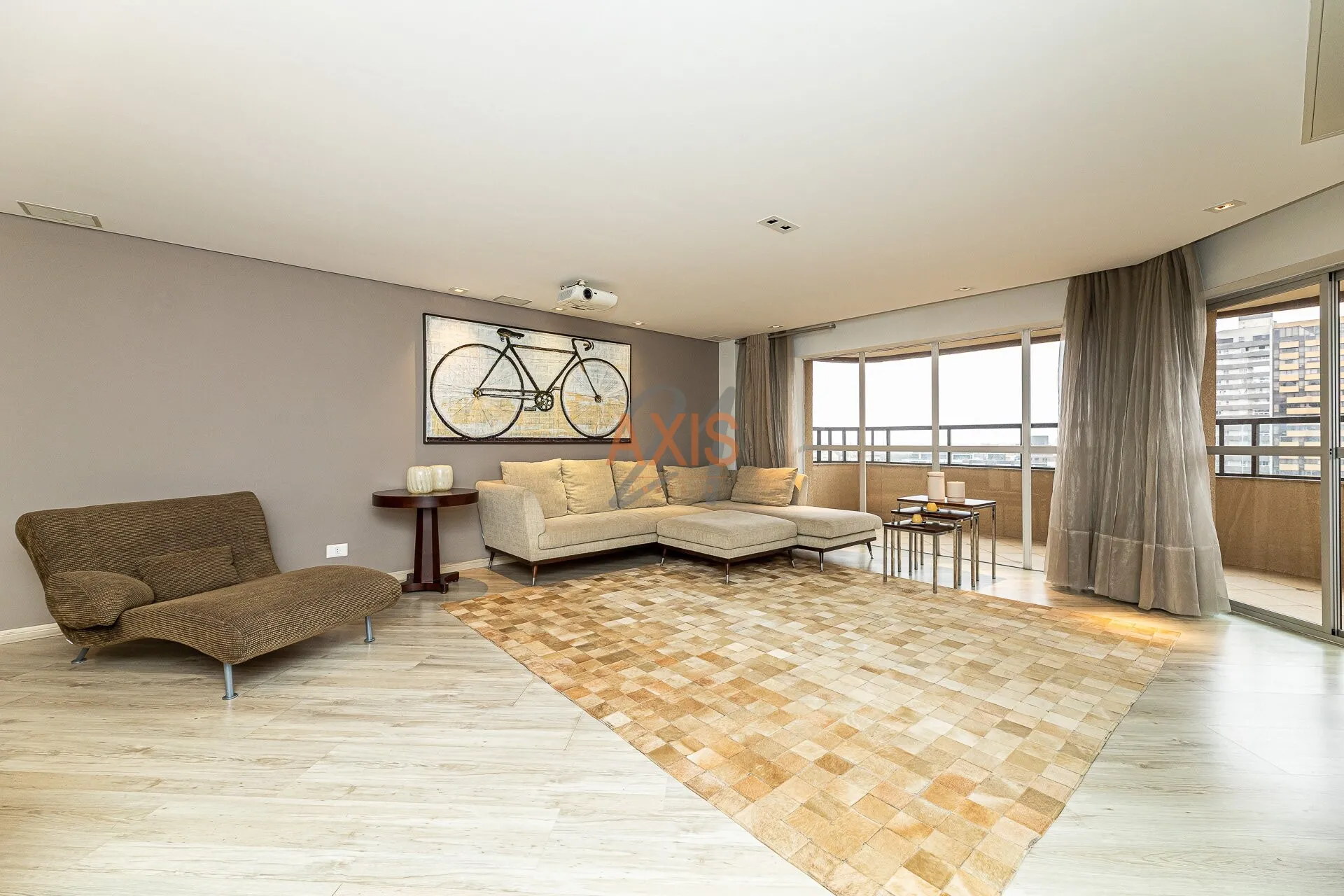 Apartamento de 4 Quartos à Venda no Edifício Caribean  | Água Verde  Curitiba — foto 1