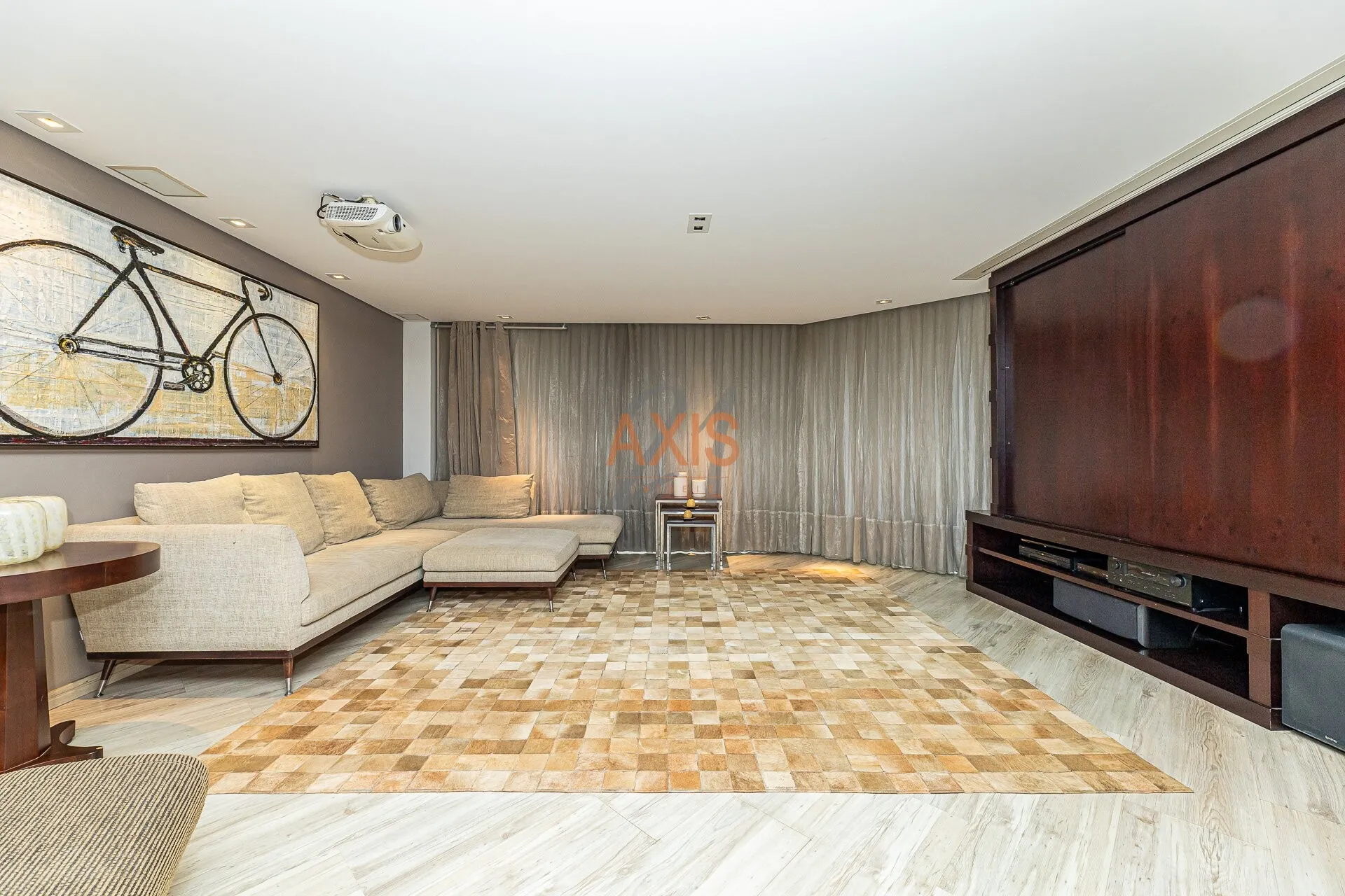 Apartamento de 4 Quartos à Venda no Edifício Caribean  | Água Verde  Curitiba — foto 2