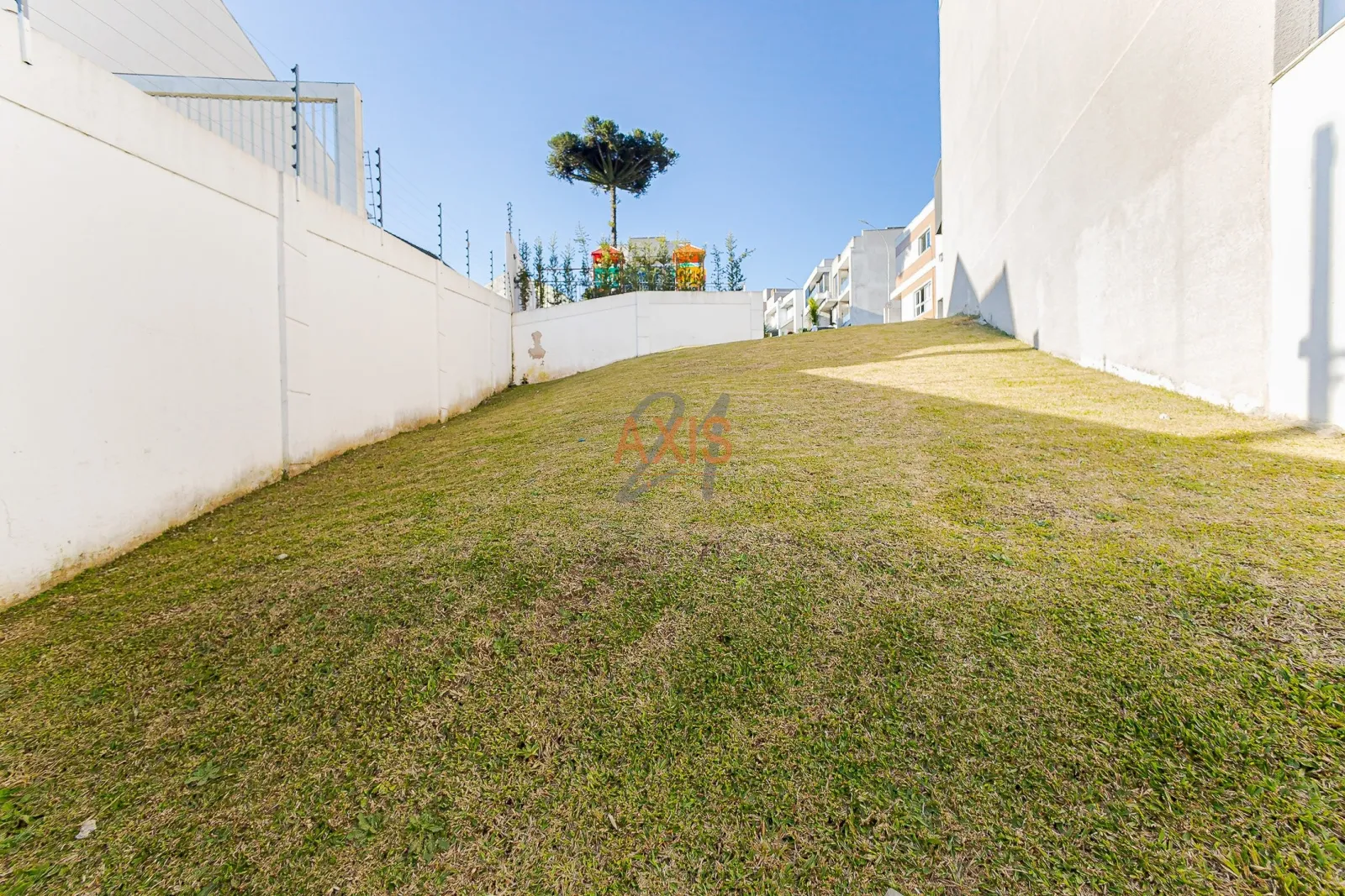 Terreno de 180m² à Venda no Condomínio Vila Paradiso | Uberaba  Curitiba — foto 2