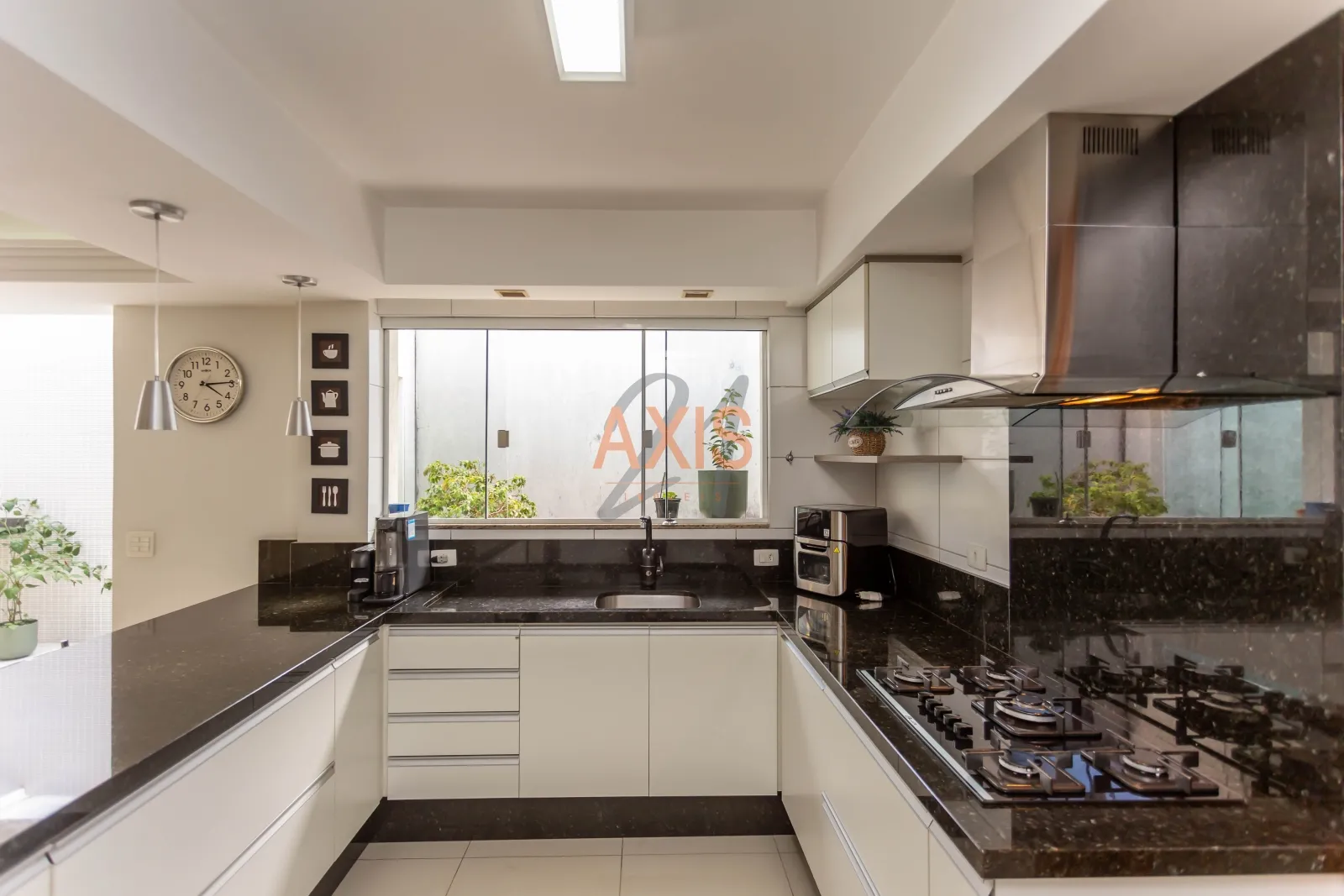 Casa de 4 Suítes à Venda na Rua Professor Assis Gonçalves | Água Verde Curitiba — foto 18