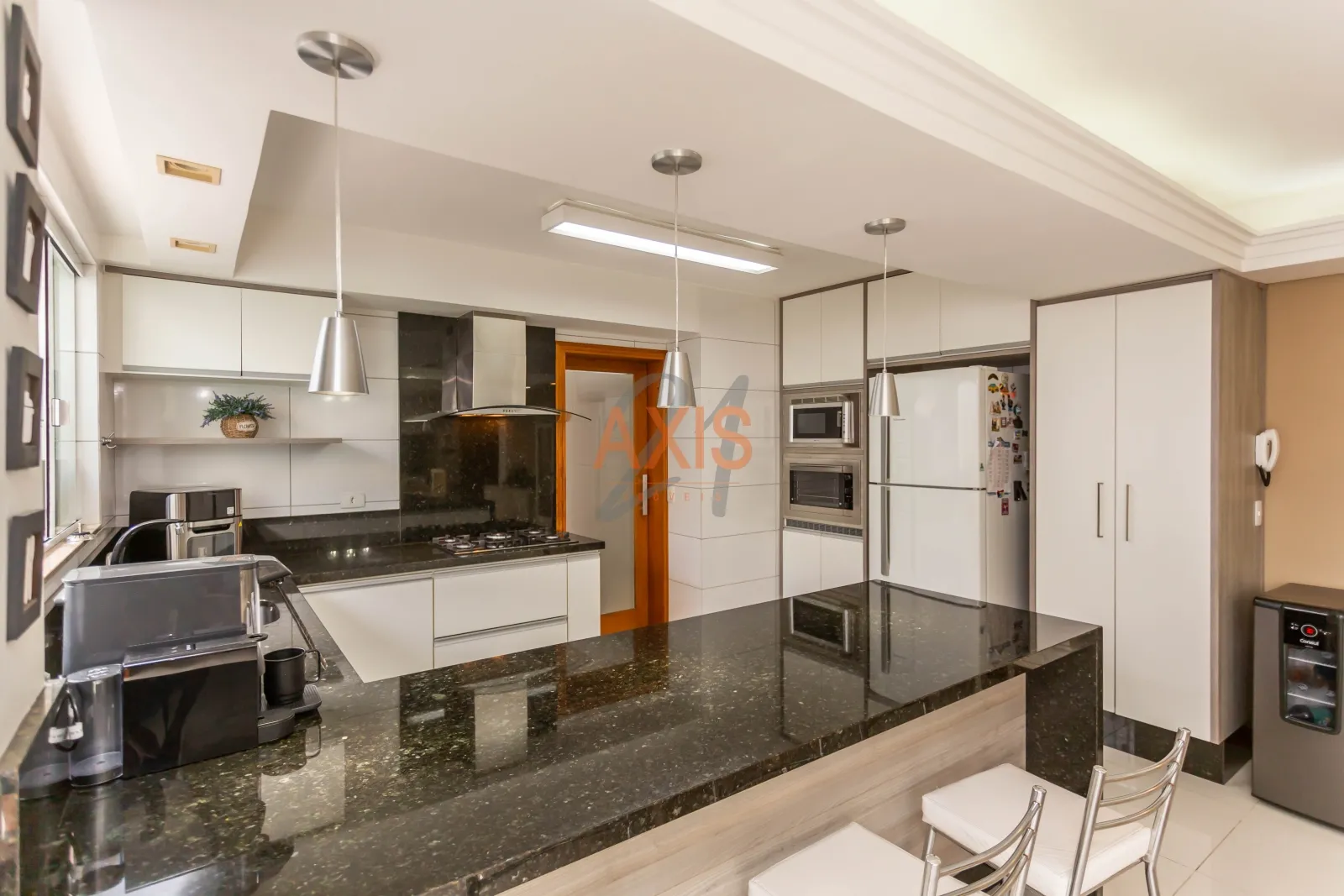 Casa de 4 Suítes à Venda na Rua Professor Assis Gonçalves | Água Verde Curitiba — foto 17