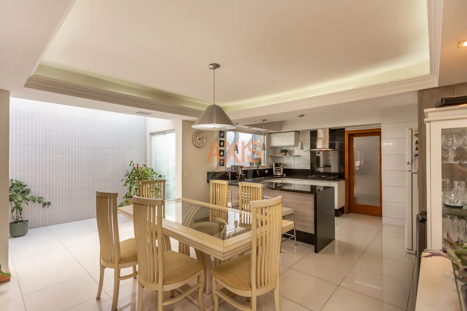 Casa de 4 Suítes à Venda na Rua Professor Assis Gonçalves | Água Verde Curitiba — foto 13