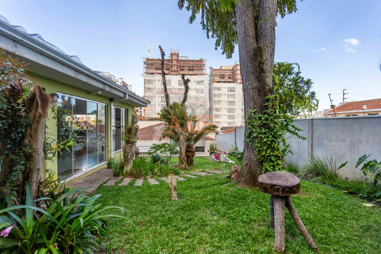Casa de 4 Suítes à Venda na Rua Professor Assis Gonçalves | Água Verde Curitiba — foto 4