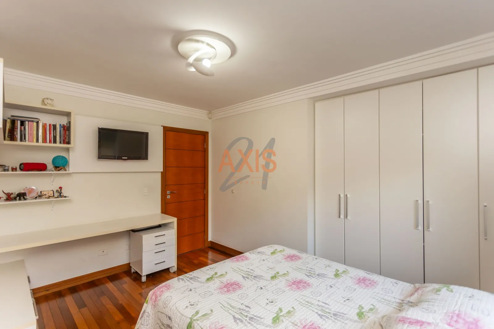 Casa de 4 Suítes à Venda na Rua Professor Assis Gonçalves | Água Verde Curitiba — foto 25