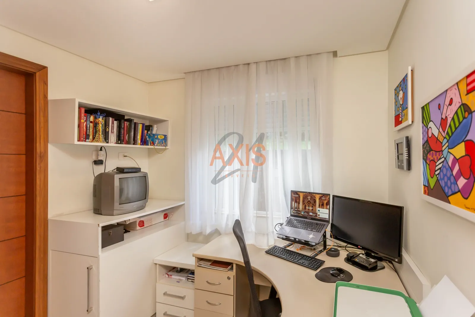 Casa de 4 Suítes à Venda na Rua Professor Assis Gonçalves | Água Verde Curitiba — foto 30