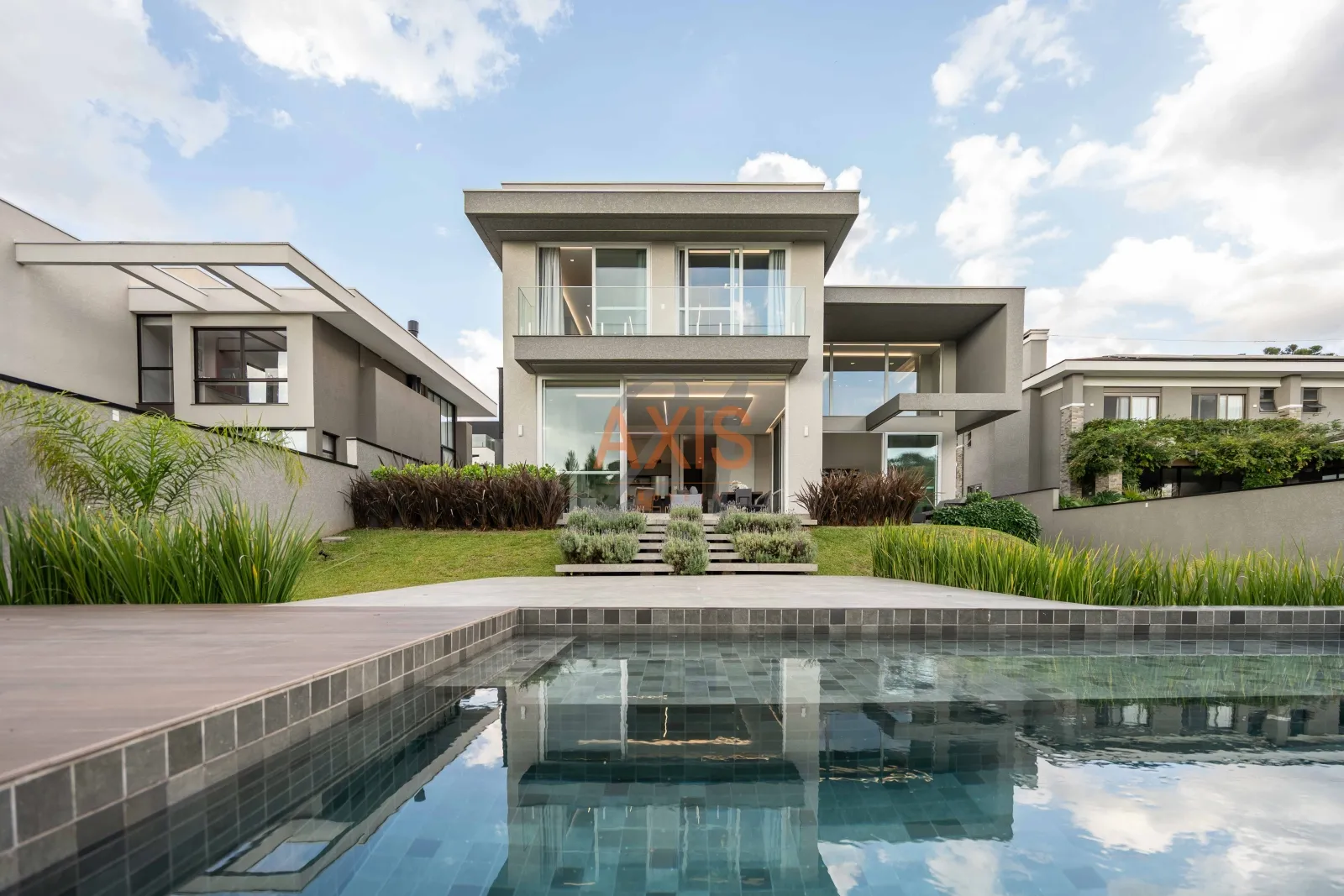 Casa de  5 Suítes à Venda no Residencial Paradiso | Campo Comprido Curitiba — foto 1