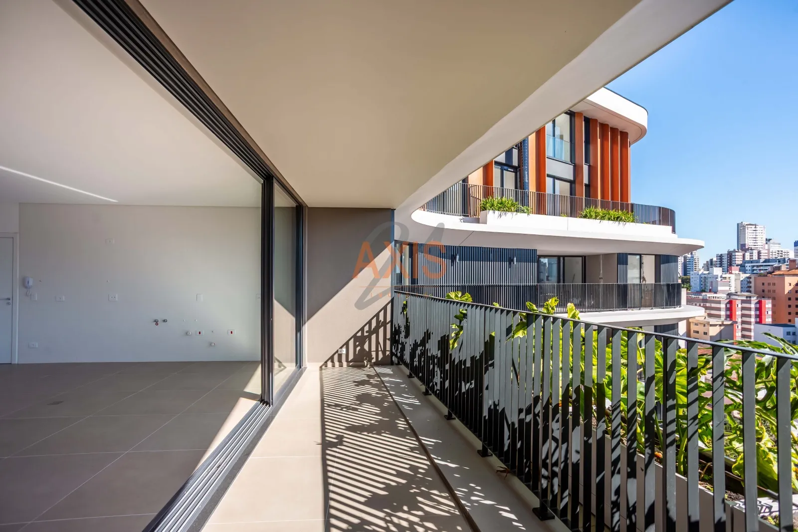 Apartamento de 3 Suítes à Venda  no Edifício Lemme | Água Verde Curitiba — foto 2