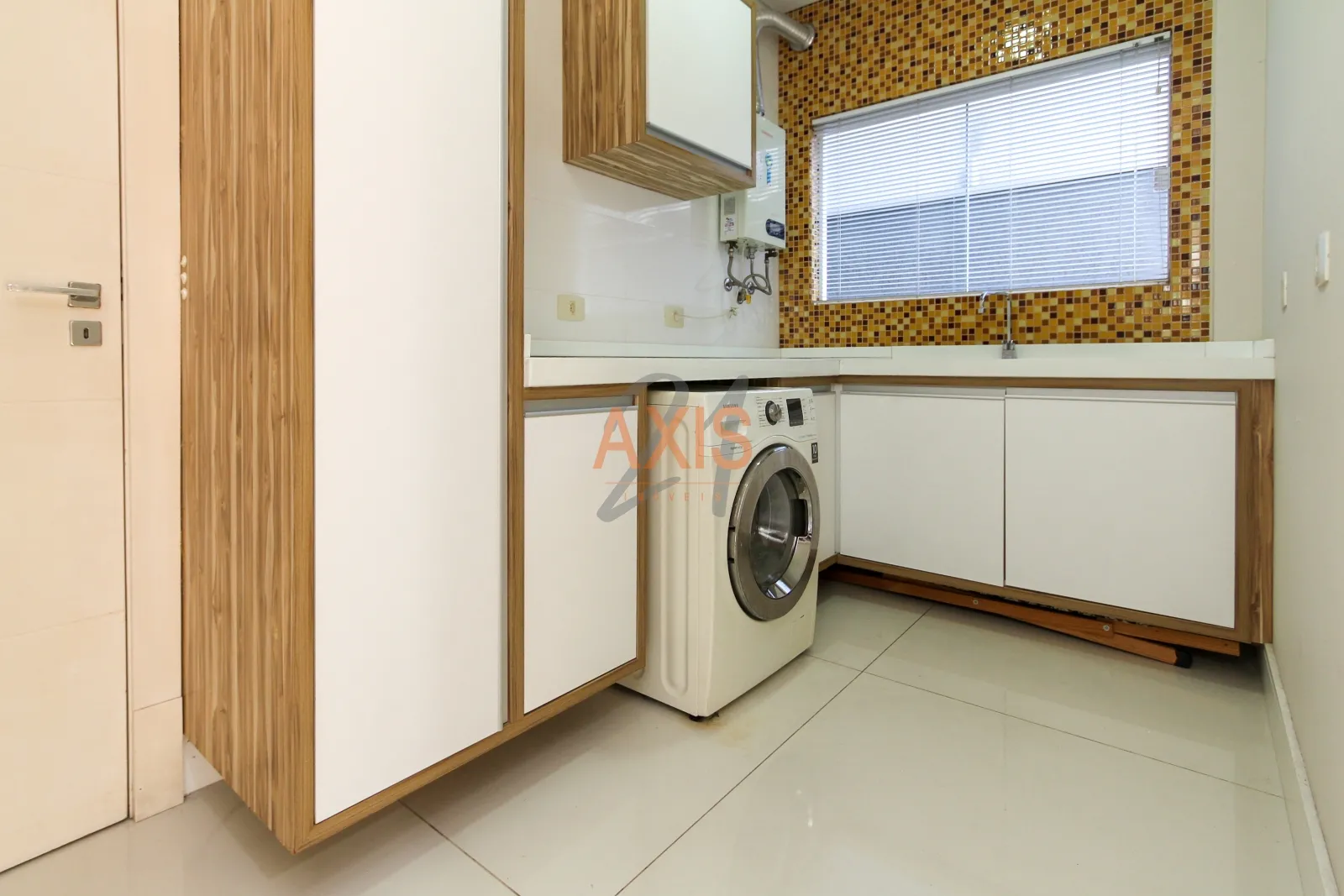 Casa de 3 Suítes à Venda na Rua Governador Jorge Lacerda| Guabirotuba Curitiba — foto 33