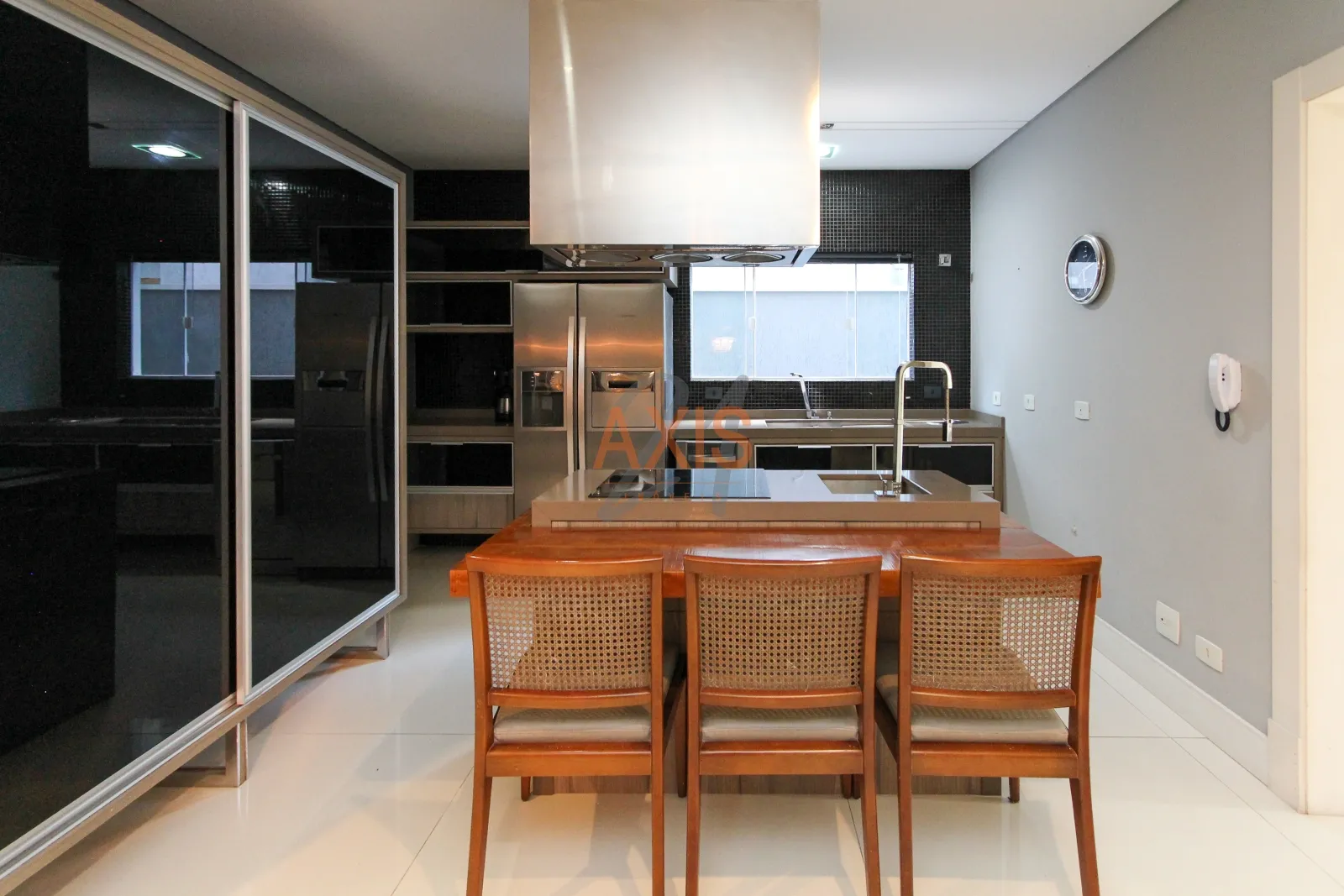 Casa de 3 Suítes à Venda na Rua Governador Jorge Lacerda| Guabirotuba Curitiba — foto 9