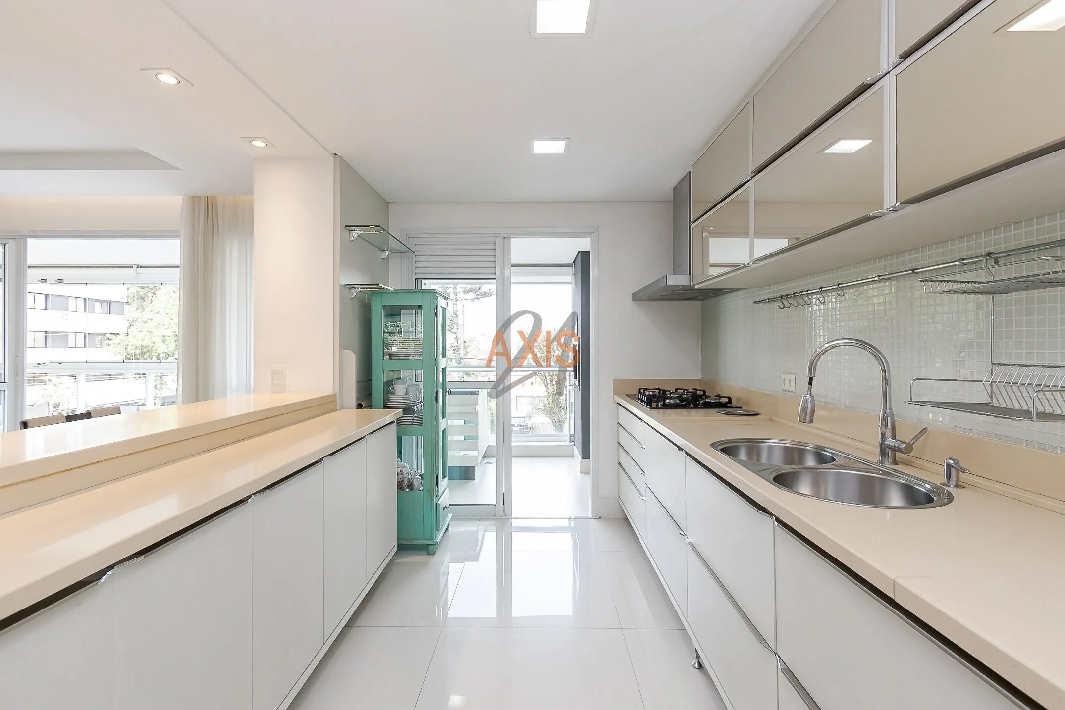 Apartamento de 3 Suítes à Venda  no Edifício Quartier | Água Verde  Curitiba — foto 8