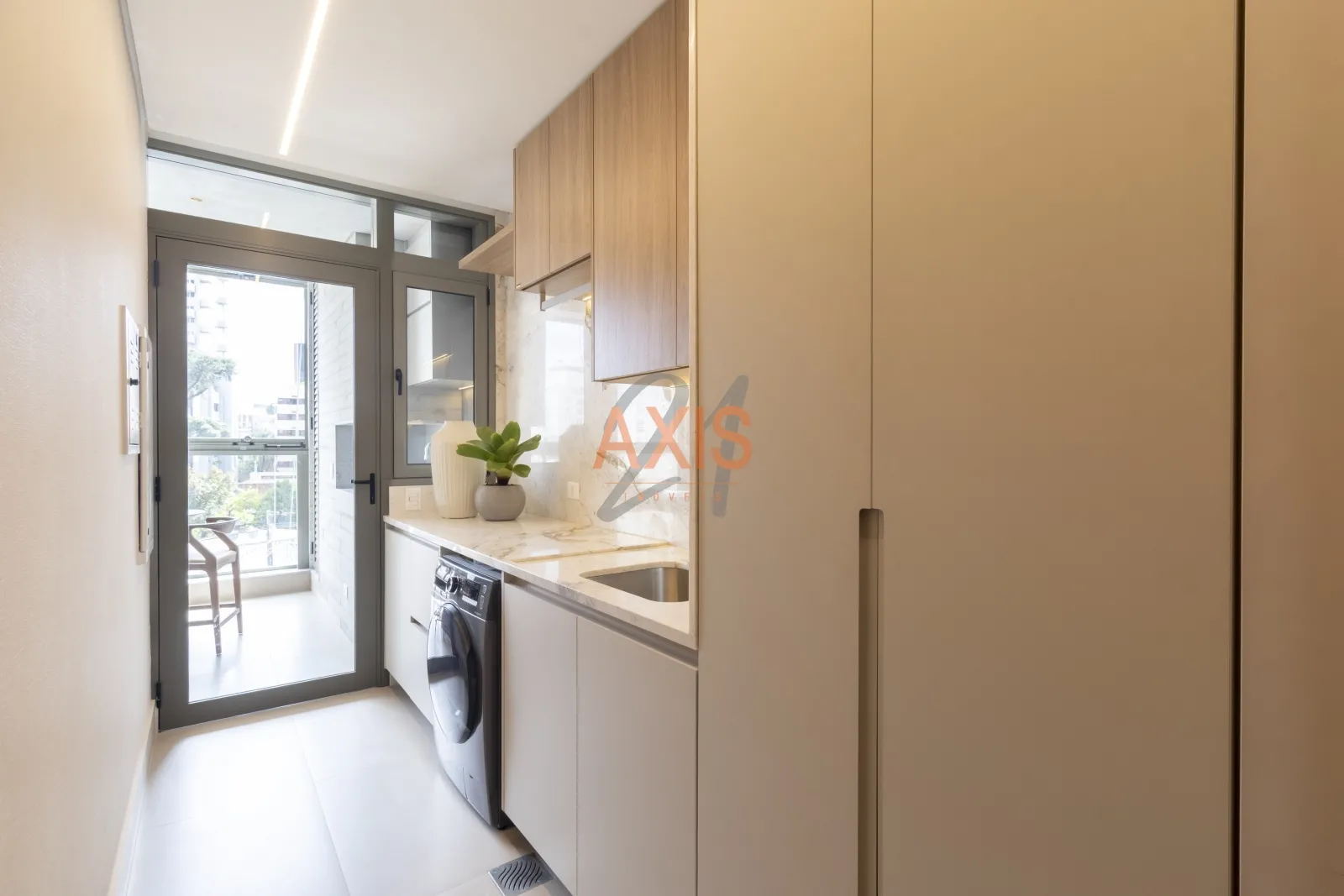 Apartamento de 3 Suítes à Venda no Edifício UMA Batel |  Curitiba — foto 12