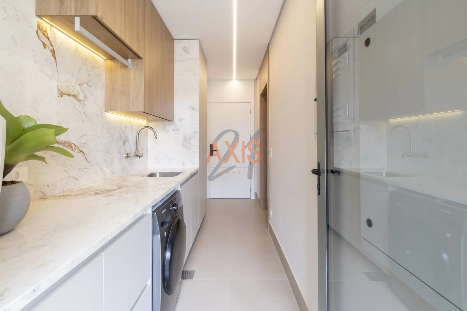 Apartamento de 3 Suítes à Venda no Edifício UMA Batel |  Curitiba — foto 13