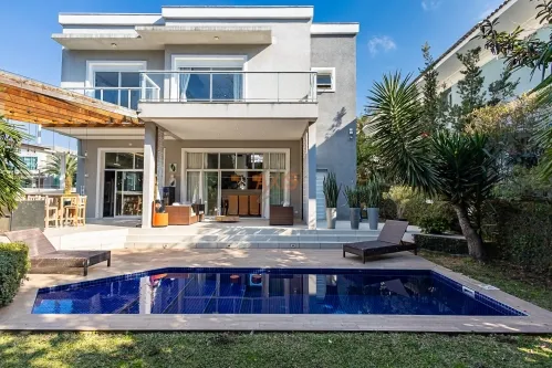 Casa em Condomínio em Campo Comprido