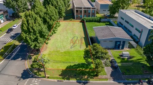 Terreno em condomínio em Alphaville