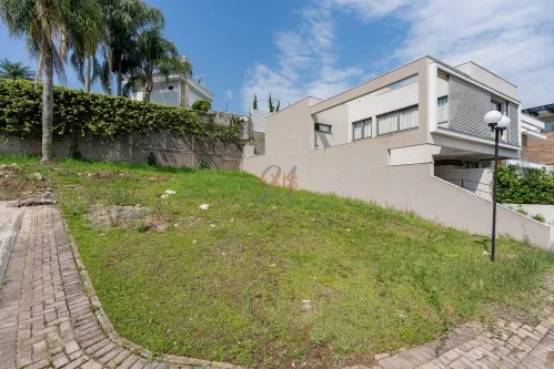 Terreno em condomínio em Campo Comprido