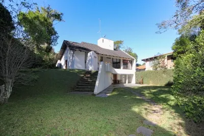 Casa em Condomínio em Santo Inácio