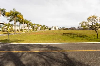 Terreno em condomínio em Alphaville